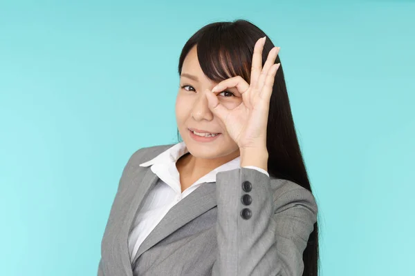 Mujer de negocios disfrutando del éxito —  Fotos de Stock