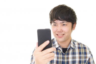 Adam bir akıllı telefon ile