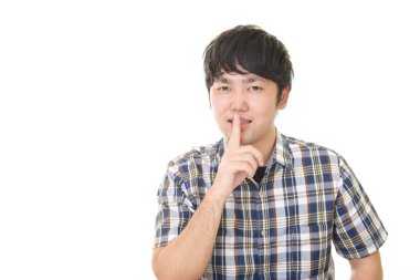 adam sipariş parmak dudaklarında.