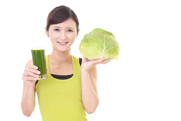 Donna con un bicchiere di succo — Foto Stock