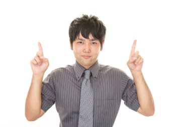 yukarı doğru işaret eden işadamı