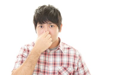 adam burnunu pinches