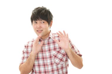 Şaşırmış Asyalı adam