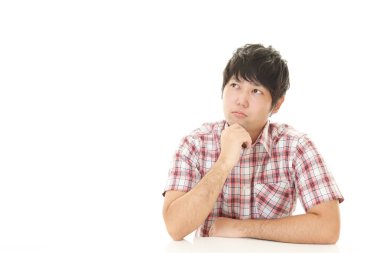 Huzursuz Asyalı adam