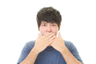 Şaşırmış Asyalı adam