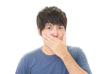 Şaşırmış Asyalı adam