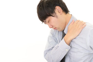 Omuz ağrısı olan işadamı.