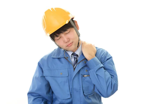 Trabalhador com dor no ombro — Fotografia de Stock