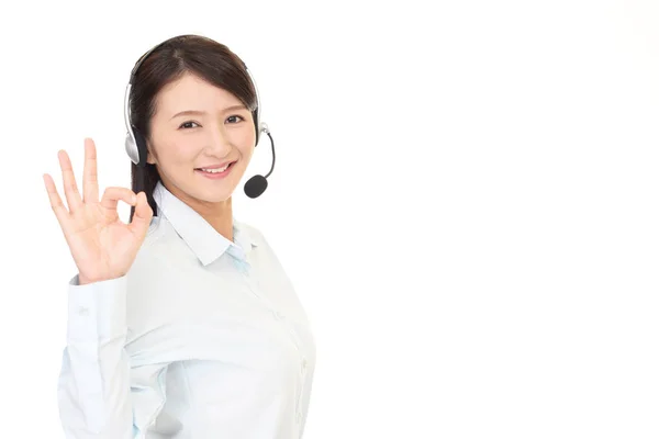 Operatore di call center sorridente — Foto Stock