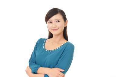 Gülümseyen genç kadın