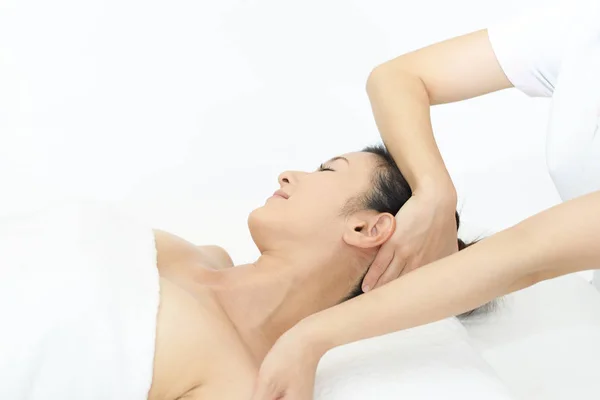 Spa masaż dla piękna kobieta — Zdjęcie stockowe