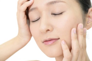 Çekici bir kadın yüzünün yakın çekim