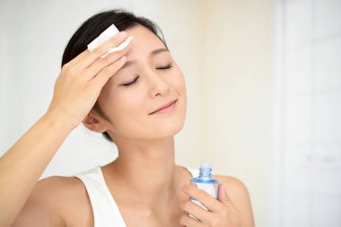 Rahat, güzel genç bayan..