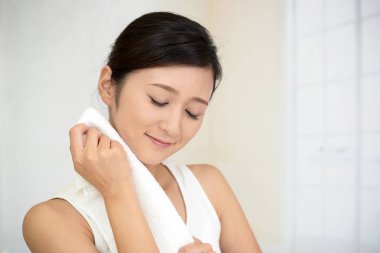 Rahat, güzel genç bayan..