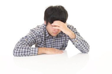 Hayal kırıklığına Asyalı adam