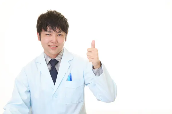 Sourire asiatique médecin — Photo