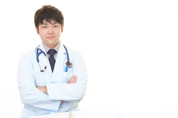 Sorridente medico asiatico — Foto Stock