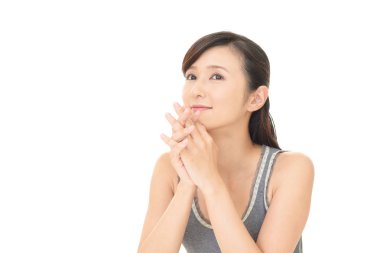 Gülümseyen genç kadın