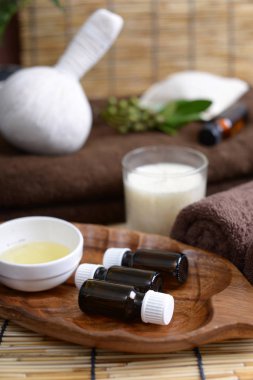 Uçucu yağlar şişe