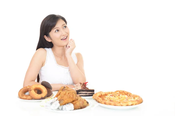 Frau isst Mahlzeiten — Stockfoto
