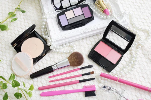 Kosmetiska produkter på bordet — Stockfoto