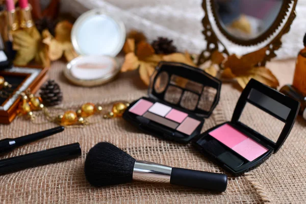 Dekorativní kosmetika na make-up — Stock fotografie