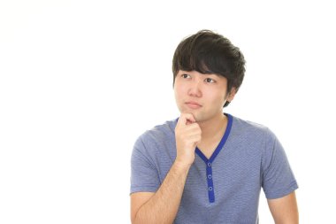 Huzursuz Asyalı adam