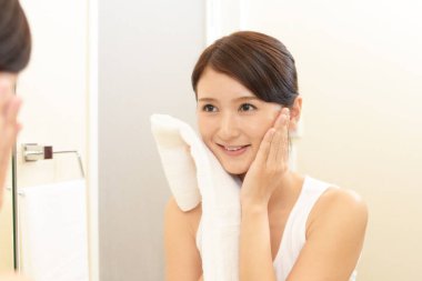 Rahat, güzel genç bayan.