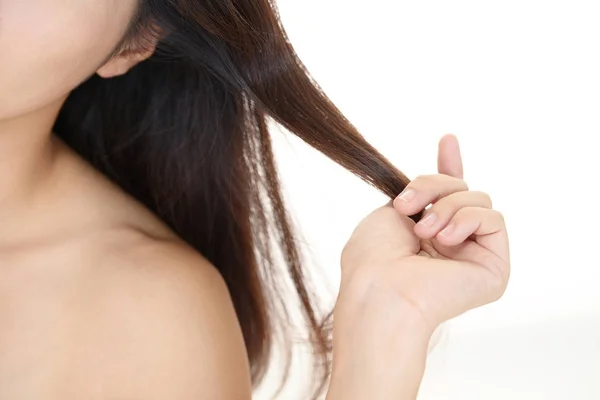 Vrouw Die Voor Haar Haar Zorgt — Stockfoto