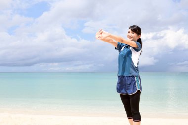 Güzel kadının streç yapması