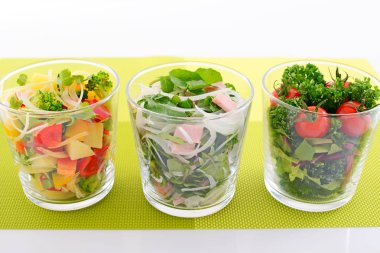 Taze sebze salatası.