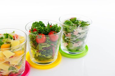 Taze sebze salatası.