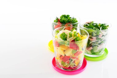 Taze sebze salatası.