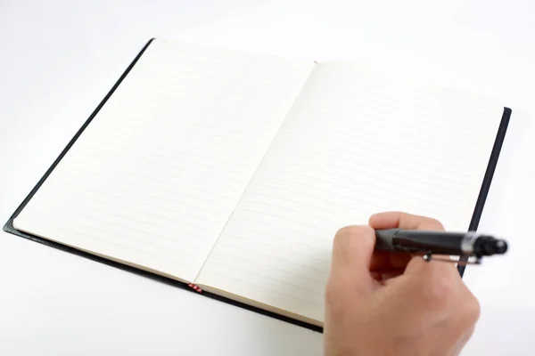 Mano femenina con bolígrafo escrito en cuaderno — Foto de Stock