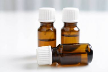 Uçucu yağlar şişe