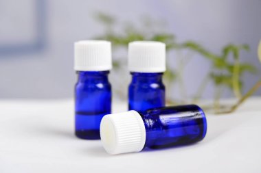 Uçucu yağlar şişe