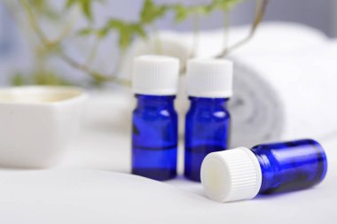 Uçucu yağlar şişe