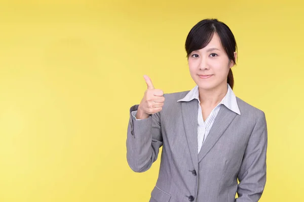 Mujer de negocios disfrutando del éxito — Foto de Stock