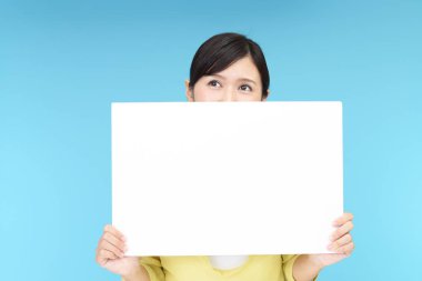 bir beyaz tahta kadınla