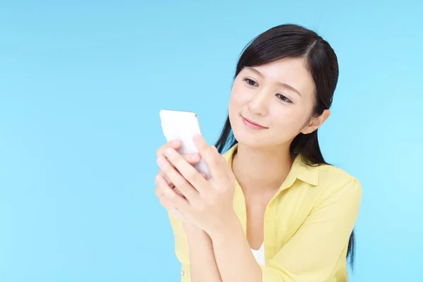 Woman Looking Smart Phone — Stock Photo, Image