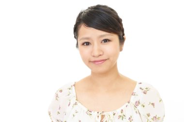 Gülümseyen genç kadın