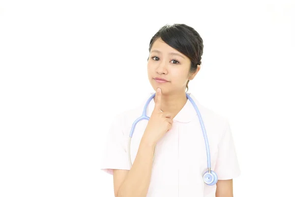Preocupada enfermera asiática . — Foto de Stock