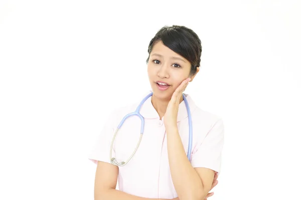 Besorgte asiatische Krankenschwester. — Stockfoto