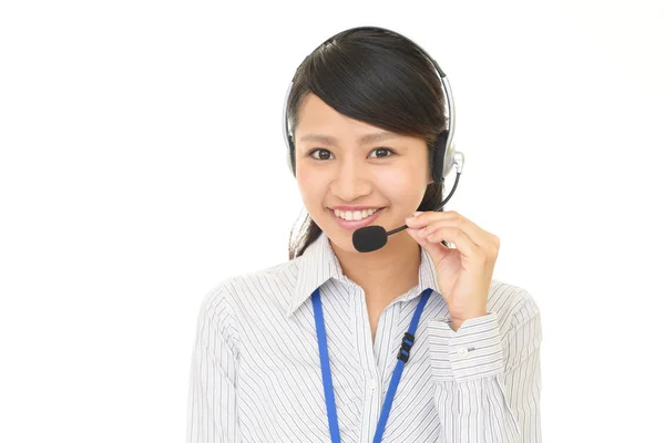 Operador de call center sorridente — Fotografia de Stock