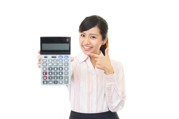 亚洲商业妇女用计算器 — 图库照片
