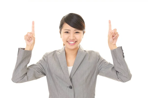 Asiatiska affärskvinna pekar — Stockfoto