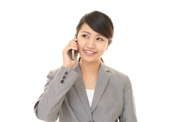 Mulher de negócios com um telefone inteligente — Fotografia de Stock