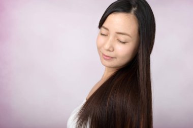 Rahat, güzel genç bayan.