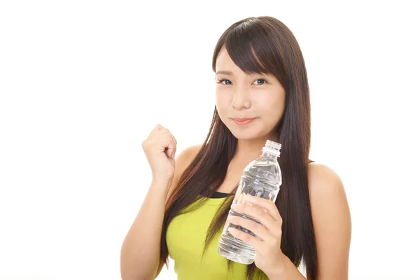 Γυναίκα Πίνοντας Ένα Μπουκάλι Νερό — Φωτογραφία Αρχείου
