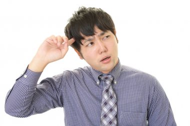 Huzursuz görünen bir iş adamı portresi